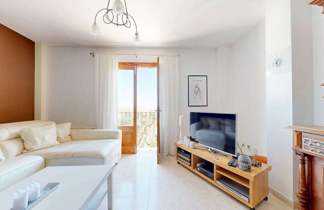 Bright apartment in Campanet offering terraces, parking and views